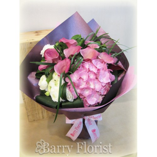 BOU 0012 8支紫色馬蹄蘭 + 1支粉色繡球花 + 季節性襯花